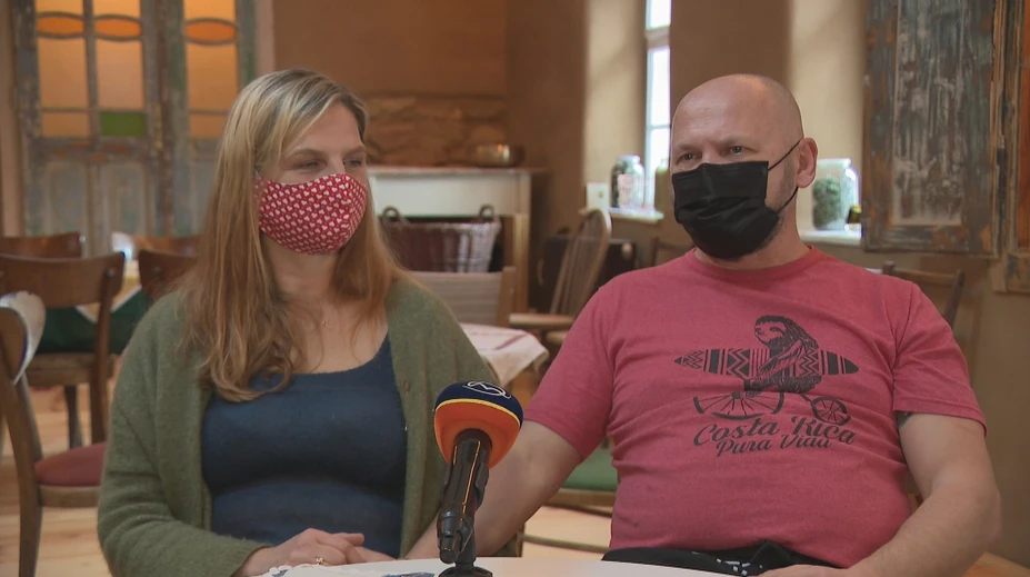 Pandémia koronavírusu im priniesla lásku. Vášniví chalupári sa spoznali cez internet