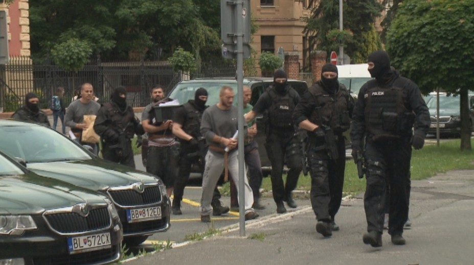 Piťovci pred sudcom. Za mreže poslali aj známe tváre