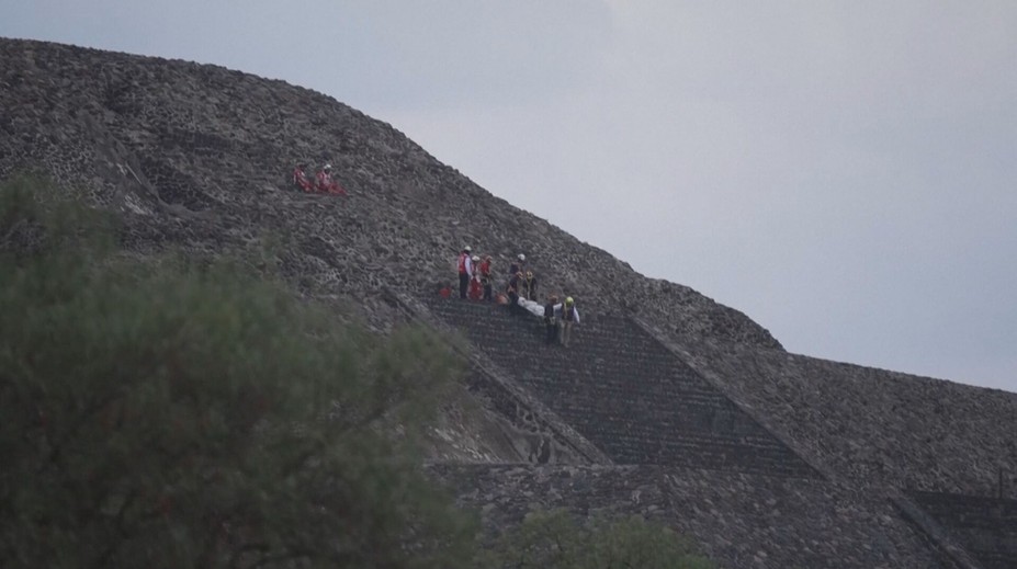Streľba na starobylej mexickej pamiatke. Na obľúbených pyramídach začal ozbrojenec páliť do davu, zahynula turistka