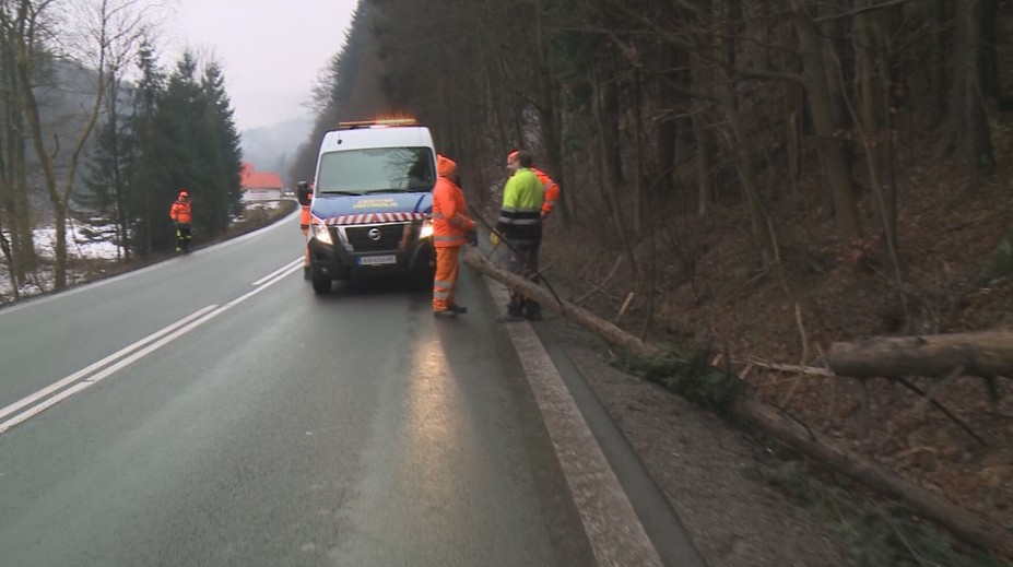 Majú majáky, no stoja v kolóne: Štát odmieta dať cestárom dôležité právo