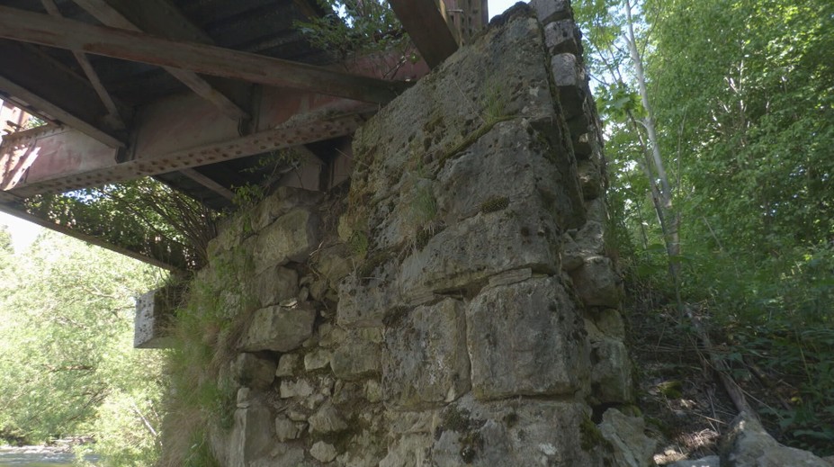 Je zázrak, že ešte stojí. V Ružomberku chcú zachrániť most, ktorý je dlhé roky v katastrofálnom stave