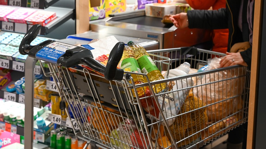 Plná chladnička nemusí znamenať pokojné sviatky. Hygienici varujú pred plytvaním