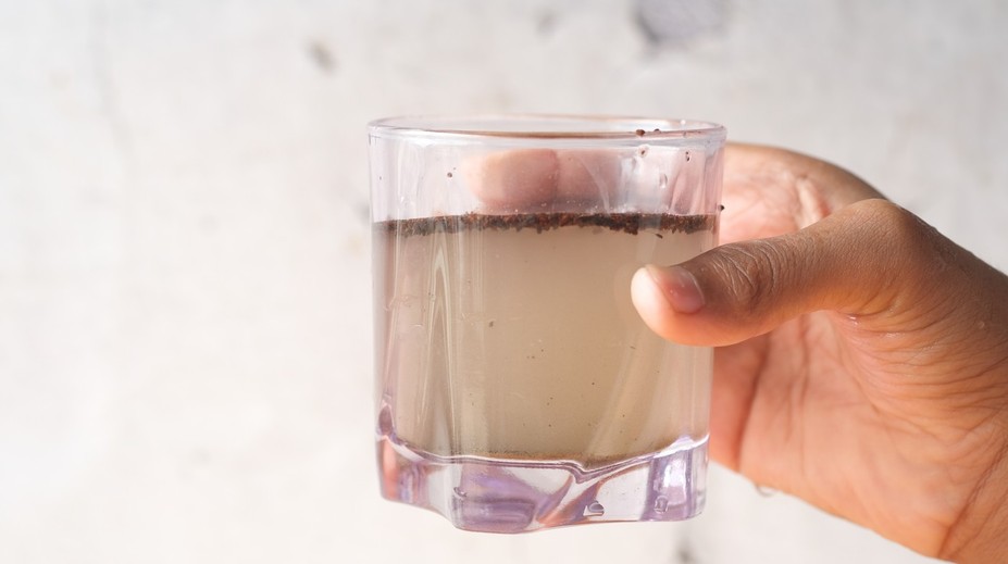 Košičanom tečie z kohútikov žltá voda. Vodári objasnili, v čom je problém