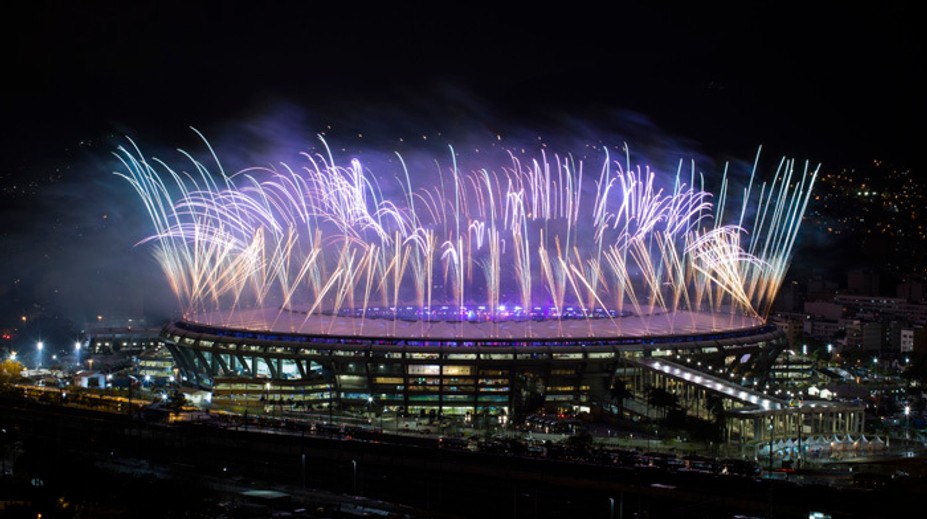 Rio sa vo veľkolepom štýle lúčilo sambou a dažďom