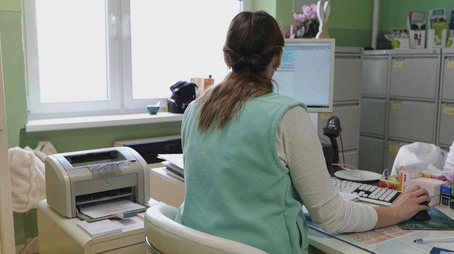 Slováci vyťahujú peňaženky u lekárov. Na Slovensku nemáme bezplatné zdravotníctvo, tvrdí analytička