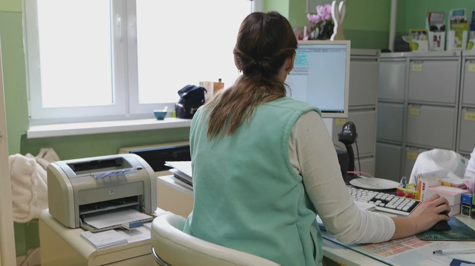 Slováci vyťahujú peňaženky u lekárov. Na Slovensku nemáme bezplatné zdravotníctvo, tvrdí analytička