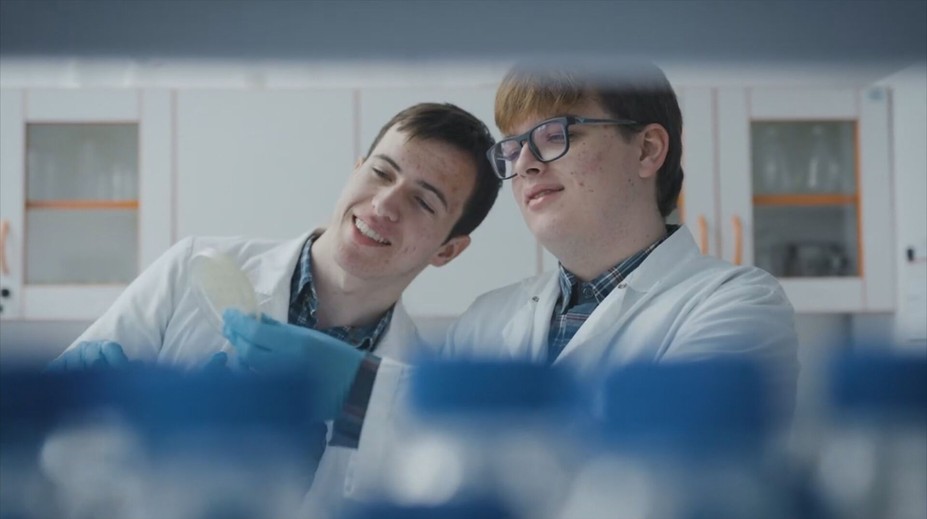 Z fabriky na Zemplíne unikali nebezpečné látky. Ekologickú katastrofu by mohol zastaviť výskum dvoch stredoškolákov