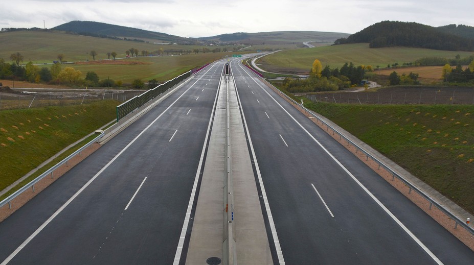 Érsek má v pláne odovzdať v tomto roku tri úseky diaľnic