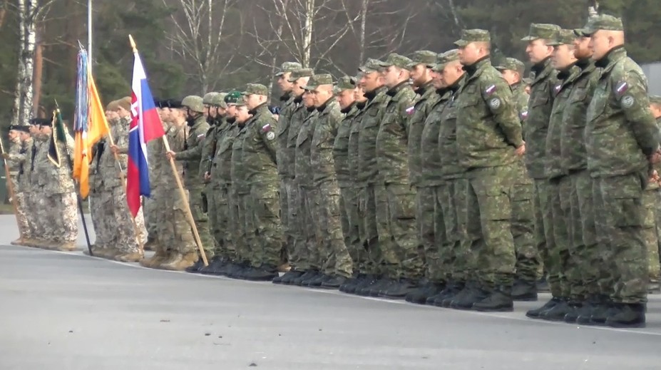 Poslanci prijali deklaráciu o podpore obrany SR