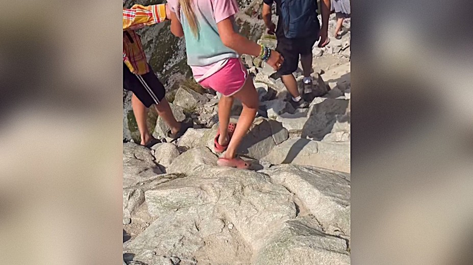 VIDEO: Turistka na Rysoch len v plážových papučiach. Ľudia nechápu, ako to rodičia mohli dovoliť