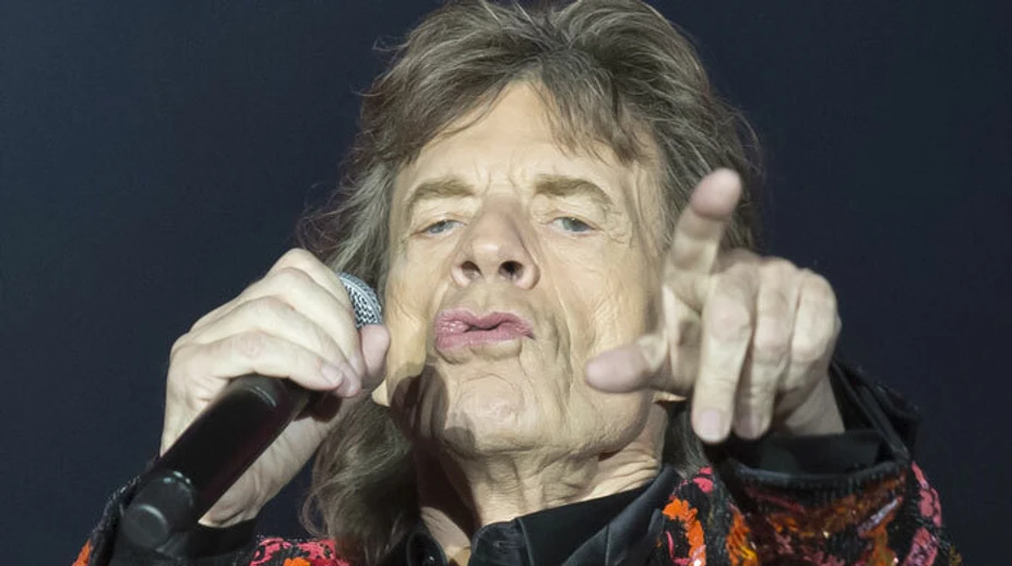 Osemnásobný otec Mick Jagger (74) zbalil ďalšiu krásku. Má len 22