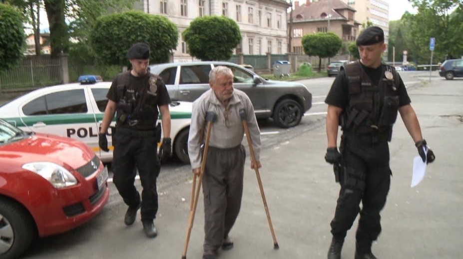 Dôchodca dobodal svoju 25-ročnú manželku