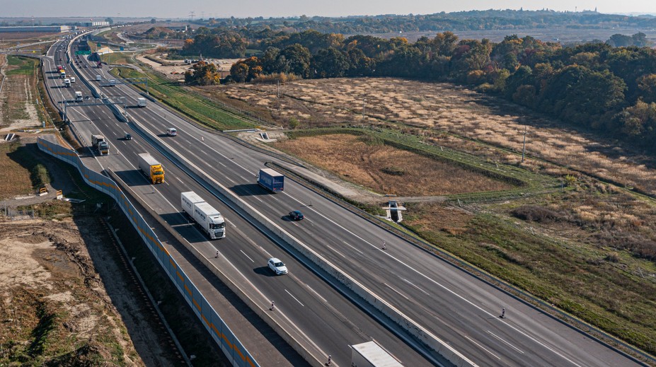 Cestný pirát prekročil maximálnu povolenú rýchlosť o takmer 100 km/h. Policajtom uviedol bizarný dôvod