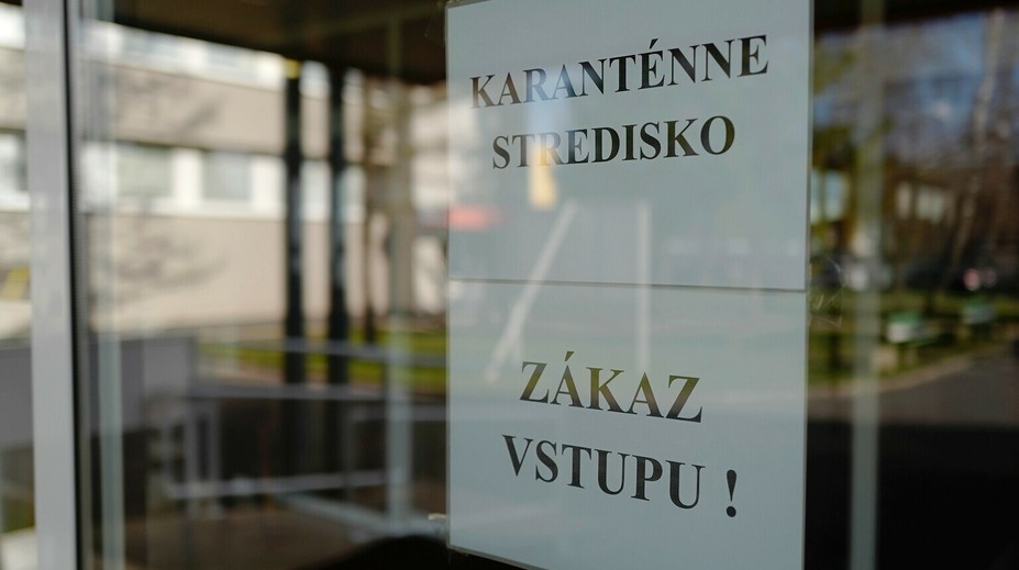 Karanténne centrá sú plné. Ministerstvo žiada Slovákov v zahraničí, aby zvážili cestu domov