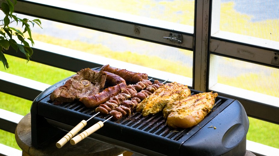 Pri grilovaní dávajte pozor na tieto základné veci: Problémom môže byť aj obyčajná mucha