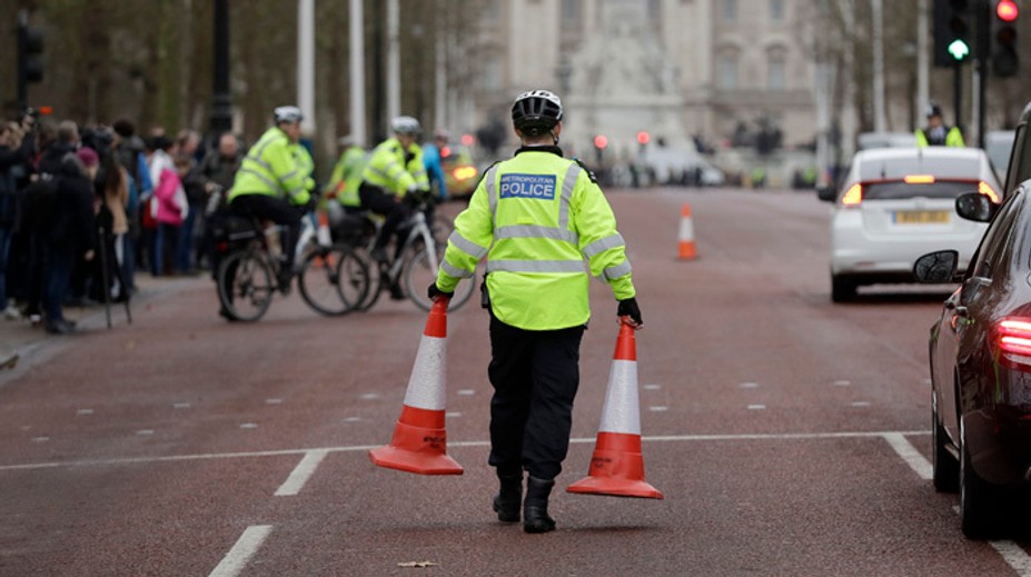 Polícia zatkla ženu, ktorá nožom ohrozovala ľudí v meste Barnsley
