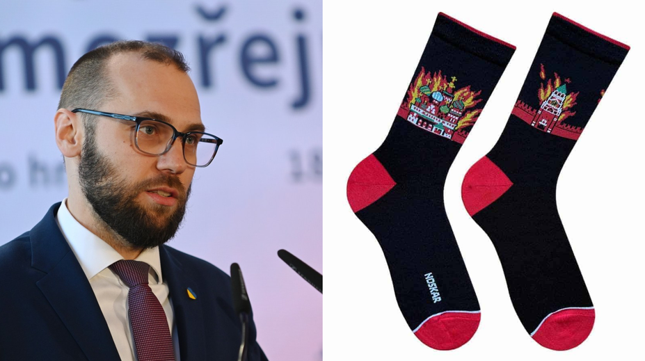 Český vládny splnomocnenec pobúril Rusov. Na stretnutie so Zelenským si obul ponožky s horiacim Kremľom