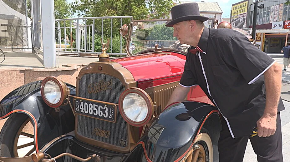 Kúpil ho ako vrak, dnes je jediný v takomto stave na svete. Na Zemplíne obdivujú automobilový unikát