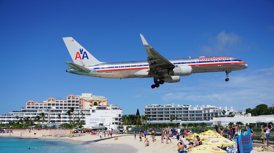 Bude to koniec svetoznámej pláže? Prúd zo štartujúceho lietadla usmrtil ženu