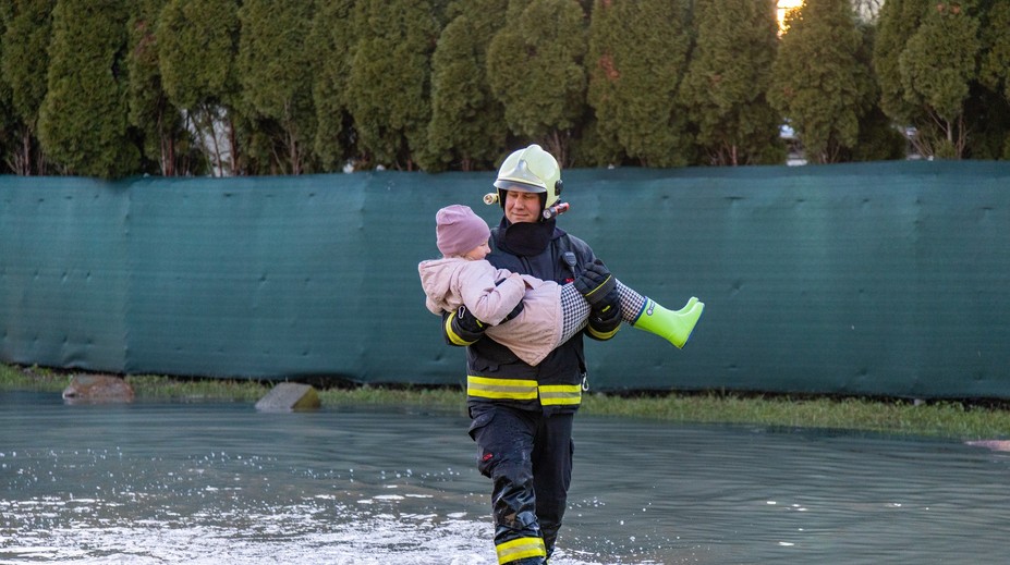 Ľuďom v Sliači musia nosiť ohrievače. Situácia je v meste stále vážna
