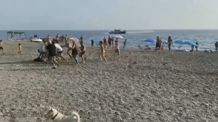 Scéna ako z filmu: Dovolenkári chytili pašerákov drog priamo na pláži