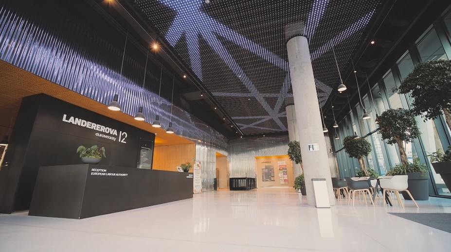 V Bratislave otvorili Európsku pracovnú agentúru. Zamestnanci sa môžu tešiť na kráľovské platy