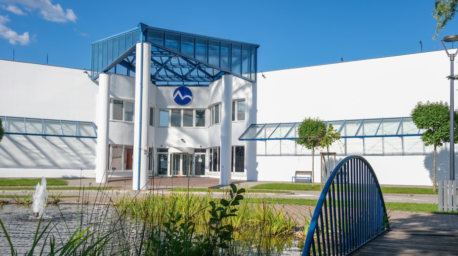 Kedysi symbol večerného pokoja, dnes fenomén. Dvadsiaty prvý november patrí televízii