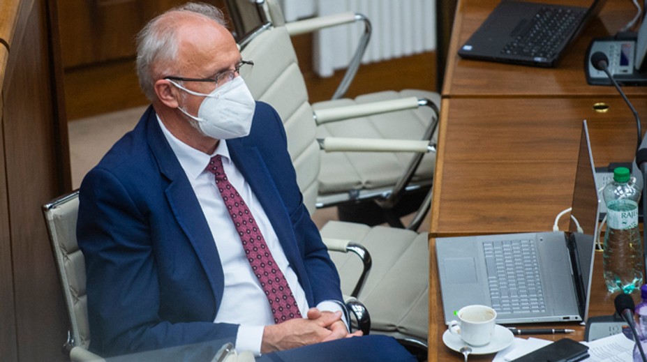 Štátny podnik a lesy sprevádza korupcia. Exminister Ján Mičovský aj preto odchádza z OĽaNO