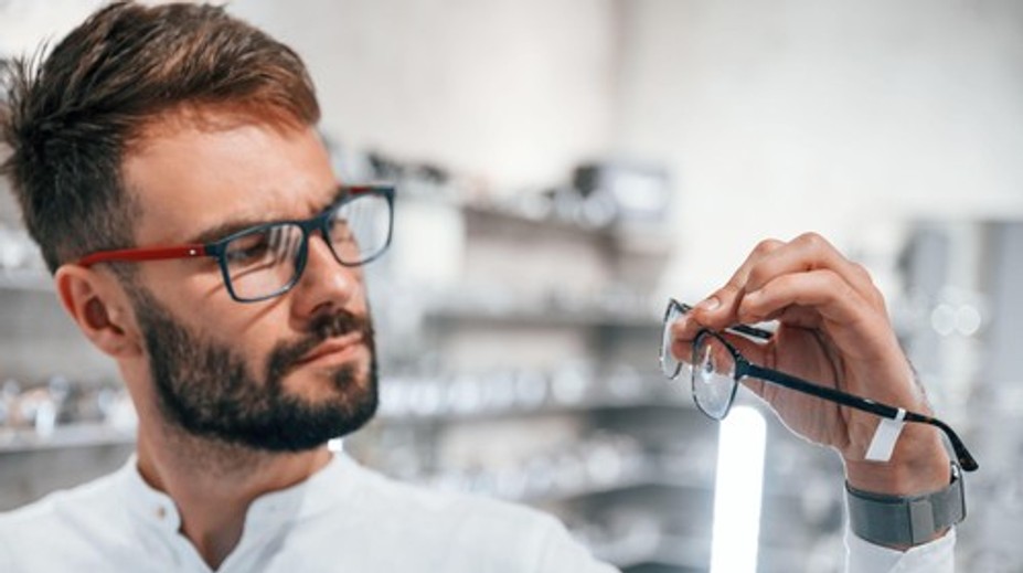 Okuliare zo supermarketu verzus okuliare z optiky: Chránia váš zrak rovnako?