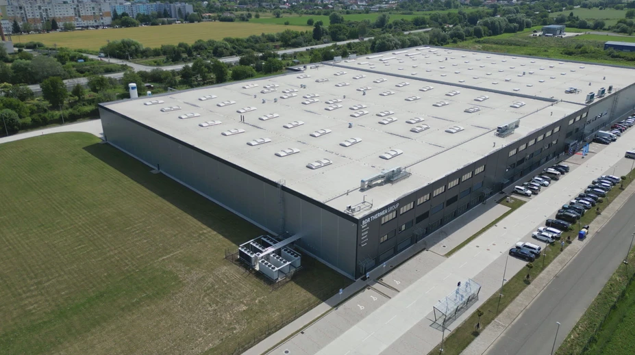 Na východe vznikne až 750 pracovných miest. Nová fabrika už naberá zamestnancov