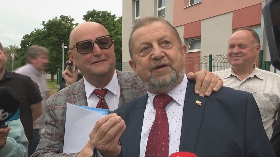 VIDEO: Štefan Harabin po oslobodzujúcom rozsudku rapoval a tancoval