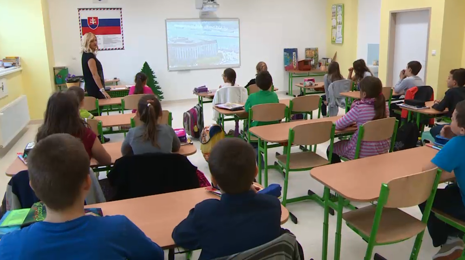 V Bratislave chýbajú asistenti učiteľov: V Petržalke ich dofinancujú z miestneho rozpočtu