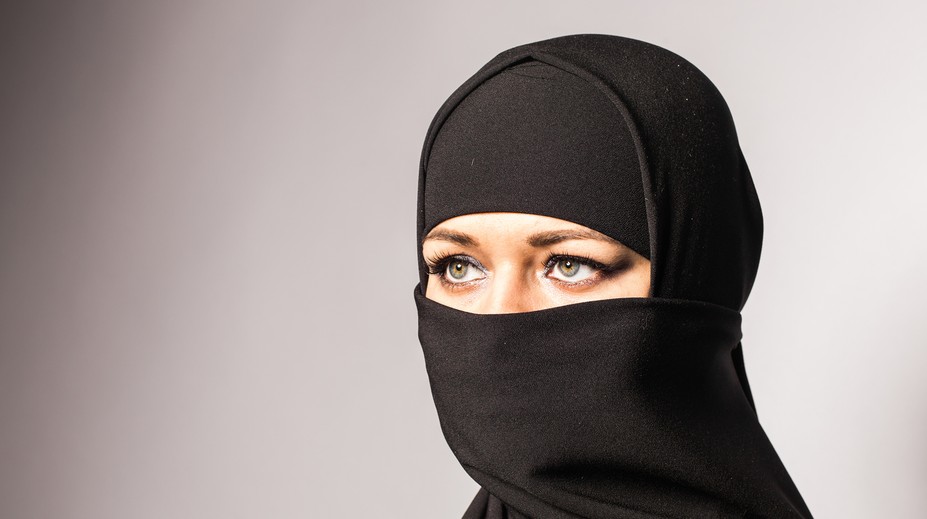 Rakúsky parlament schválil zákaz nosenia šatiek na základných školách