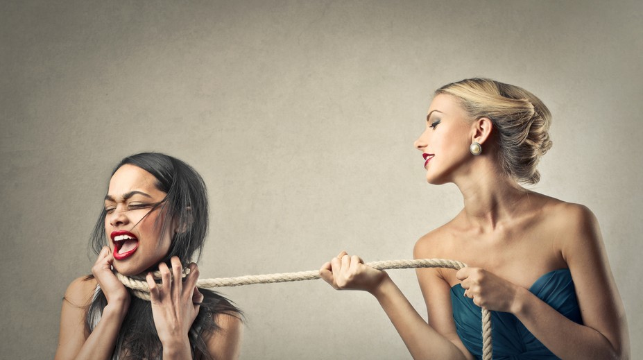 Máte vo svojom okolí toxickú kamarátku? Tieto znaky ju odhalia