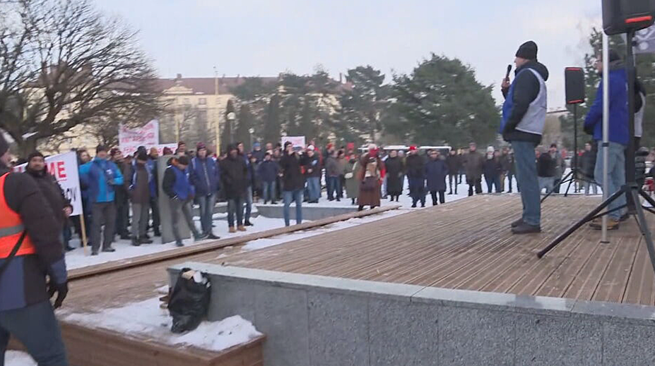Boj za vyššie mzdy a lepšie podmienky: Zamestnanci najväčšieho oceliarenského podniku pritvrdzujú