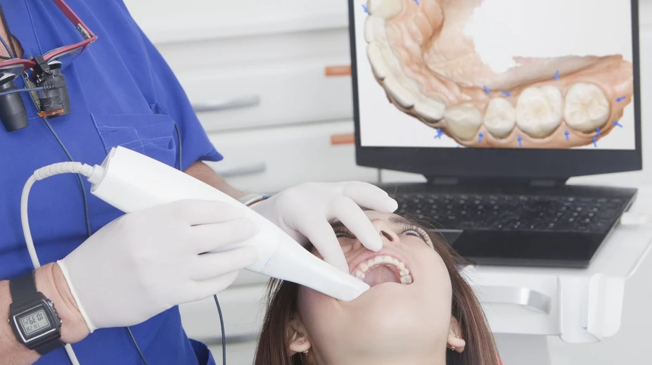 Plakala, keď počula, koľko bude stáť prerábka. Stomatológ varuje pred lacnými zákrokmi v zahraničí