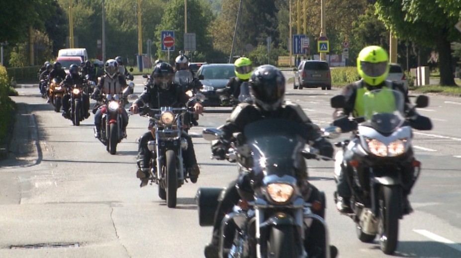 Motorkári ukázali, že majú srdce. Rodinám v núdzi rozdávali darčeky