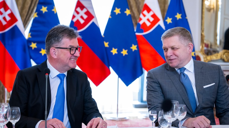 Miroslav Lajčák ostáva poradcom Roberta Fica. Premiér tvrdí, že neurobil nič, čo by ho nútilo ho odvolať