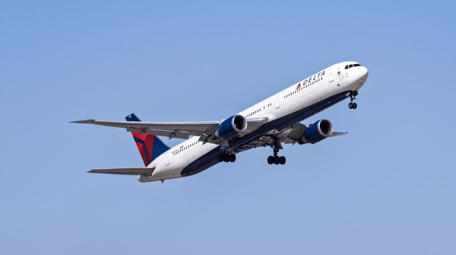 Na palube vyzerá všetko moderne. Môžete sa však viezť lietadlom starým desiatky rokov