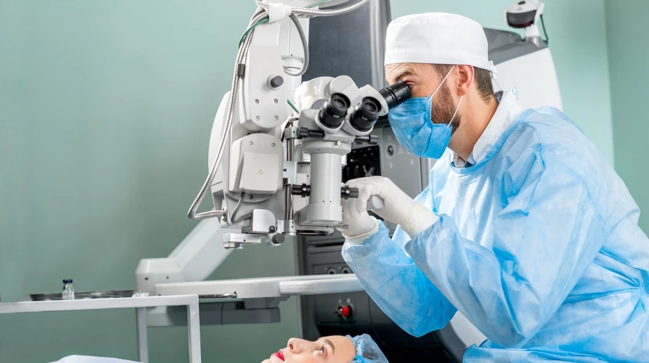 Zbaví vás laser okuliarov navždy? Primár vysvetľuje, kedy sa môžu dioptrie opäť objaviť