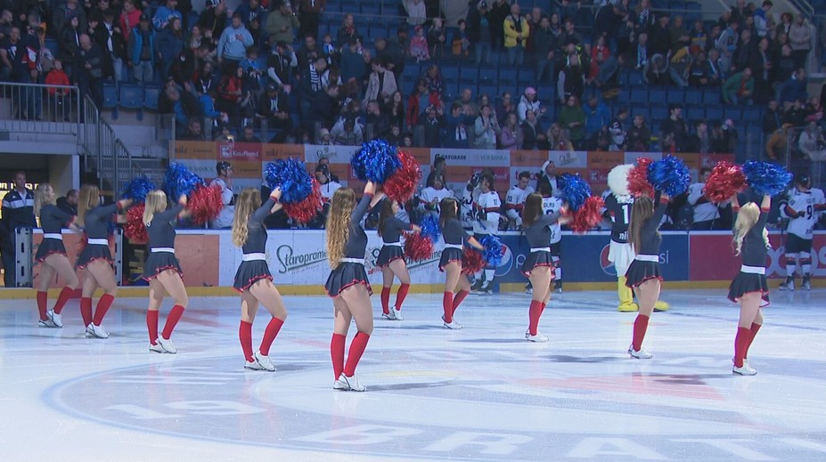 Na hokeji nesmú chýbať. Pozreli sme sa, ako nacvičujú bratislavské cheerleaderky