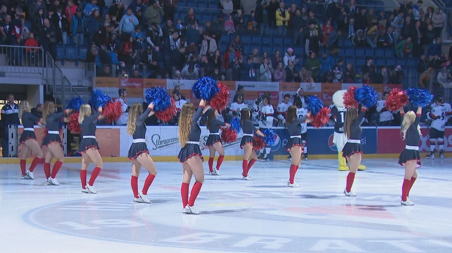 Na hokeji nesmú chýbať. Pozreli sme sa, ako nacvičujú bratislavské cheerleaderky