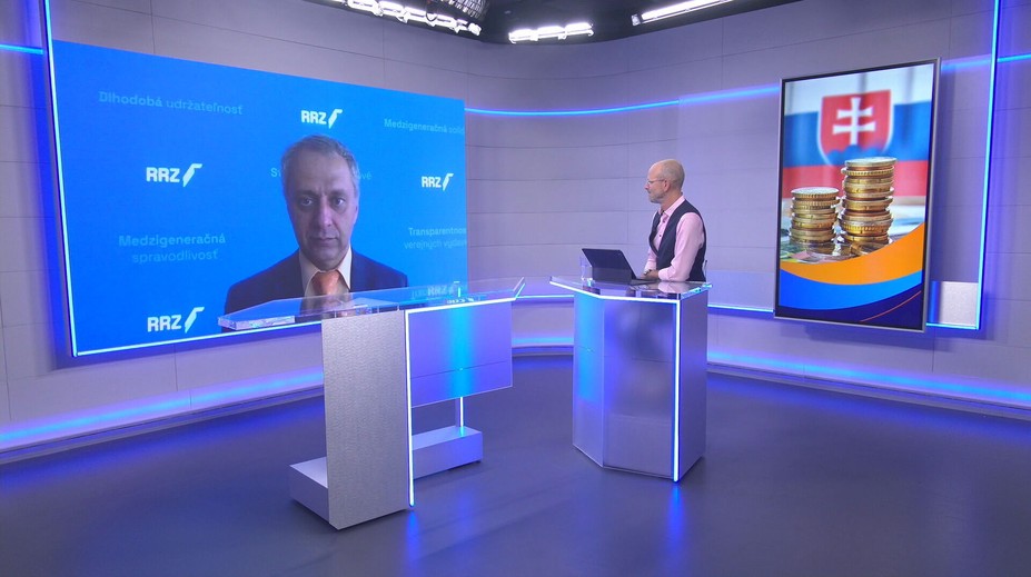 Najvyššie dane aj výdavky. Grécka cesta je reálne riziko, tvrdí člen Rady pre rozpočtovú zodpovednosť