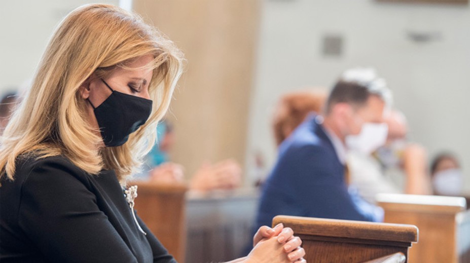 Čaputová bola po dlhšej dobe v kostole. Uctila si sv. Cyrila a Metoda