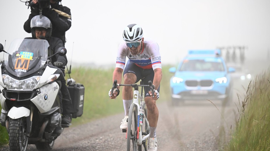 Skvelý Kubiš s parádnym výsledkom hneď na úvod klasík. Van Aert mal veľkú smolu