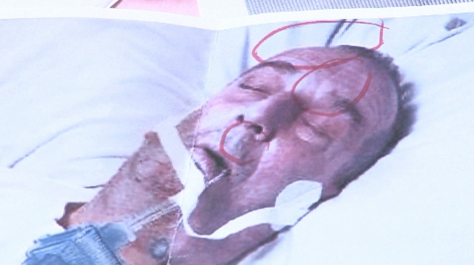 Žena z Topoľčian tvrdí, že na cigaretách je fotka jej otca