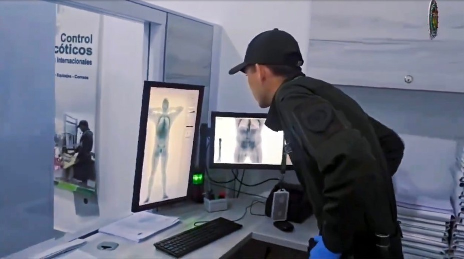 VIDEO: Z Kolumbie chcel do Európy prepašovať kokaín. Neuveríte, kde colníci drogu našli