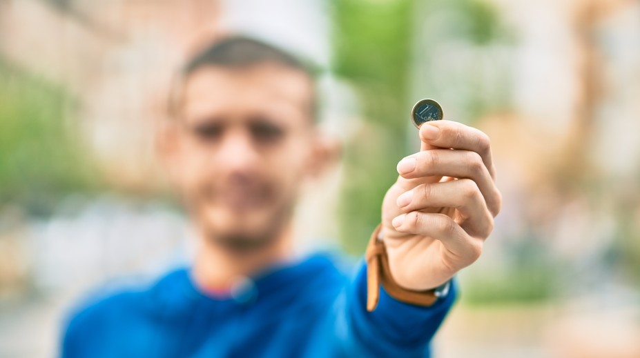 Dvanásťhodinový experiment odhalil pravdu. Ktorá strana mince padá častejšie?