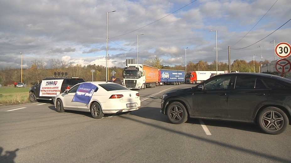 Čaká nás blokáda hraničného priechodu. Autodopravcovia vláde vyčítajú transakčnú daň aj mýto