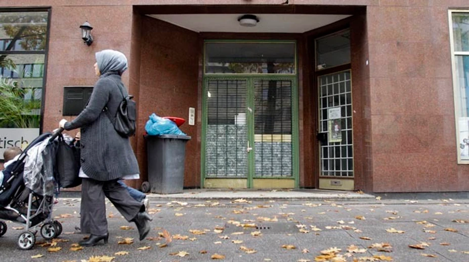 Odíďte z Ameriky! Kričala Newyorčanka, ktorá zaútočila na dve moslimské matky s kočíkmi